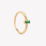 Anillo oro 18k amarillo, Esmeralda Natural Baguette y Brillantes.