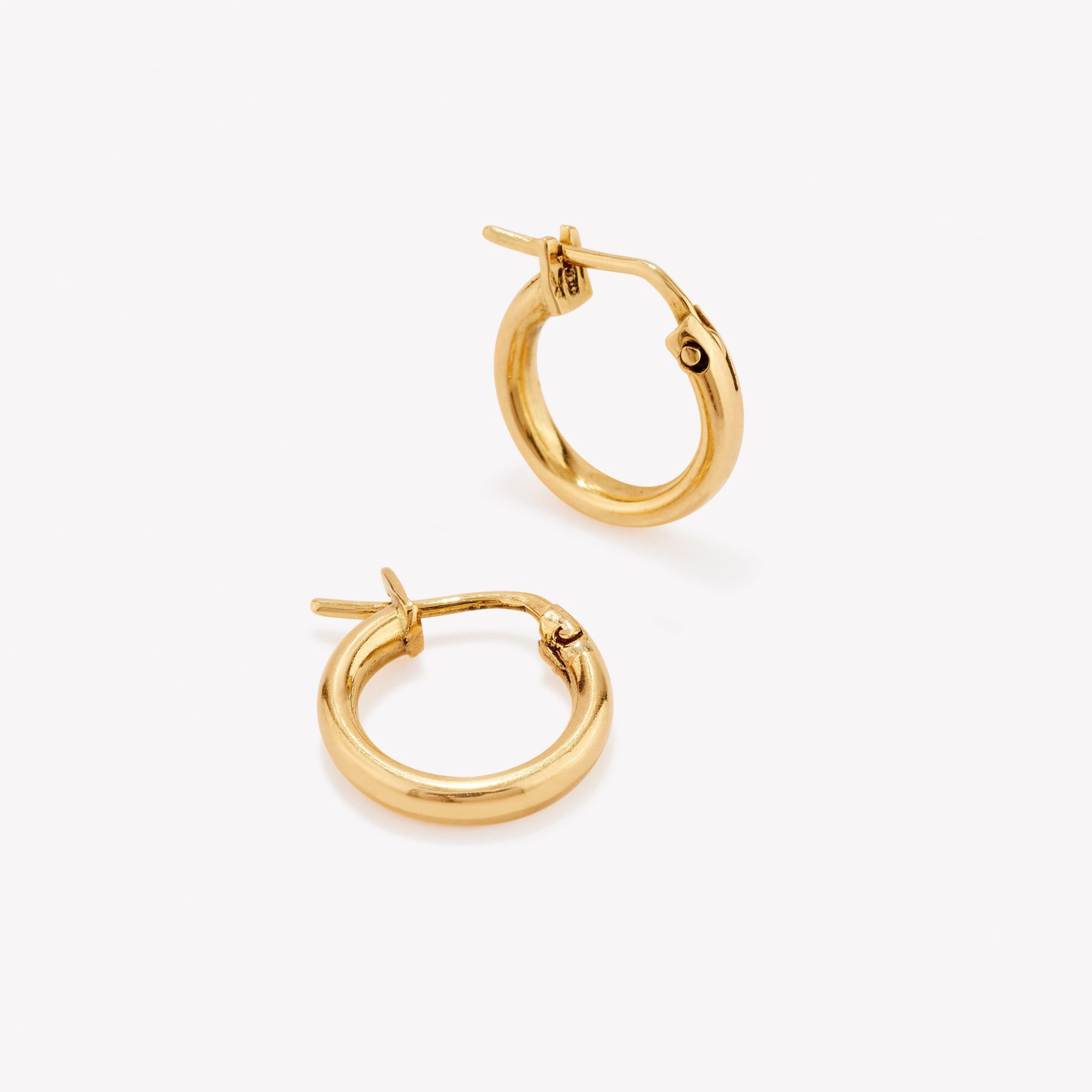 Argollas 18k amarillo. tubulares de 1.2 cm.