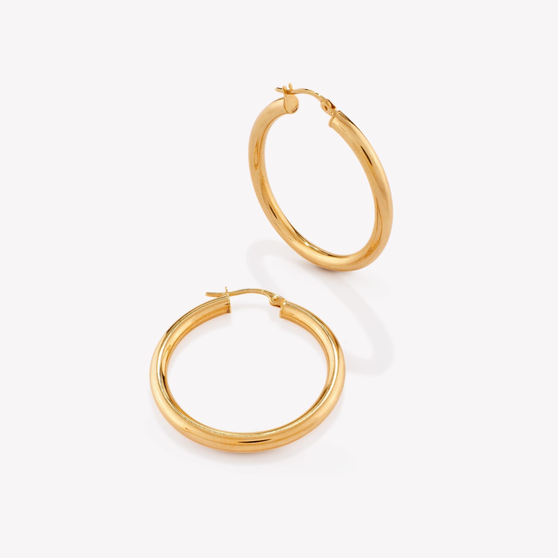 Argollas en oro 18k amarillo, Tubular de 3cm. diámetro.
