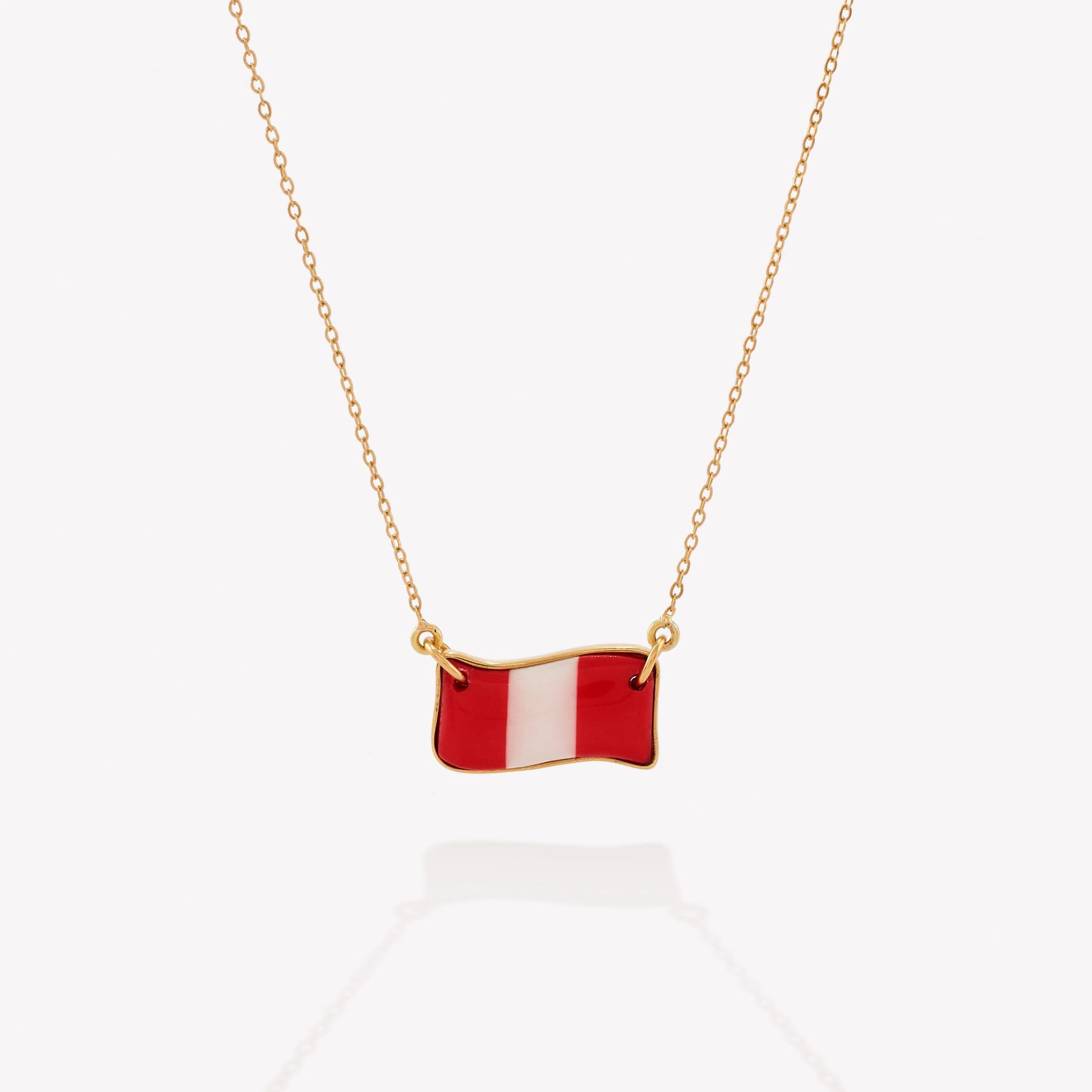 Cadena oro 18k amarillo, martillada Centro Bandera.