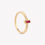 Anillo oro 18k amarillo, Rubí Baguette.