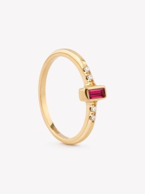 Anillo con Rubí Baguette, Oro Amarillo