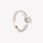 ANILLO DE COMPROMISO LAZO DE AMOR II, en oro blanco 18k