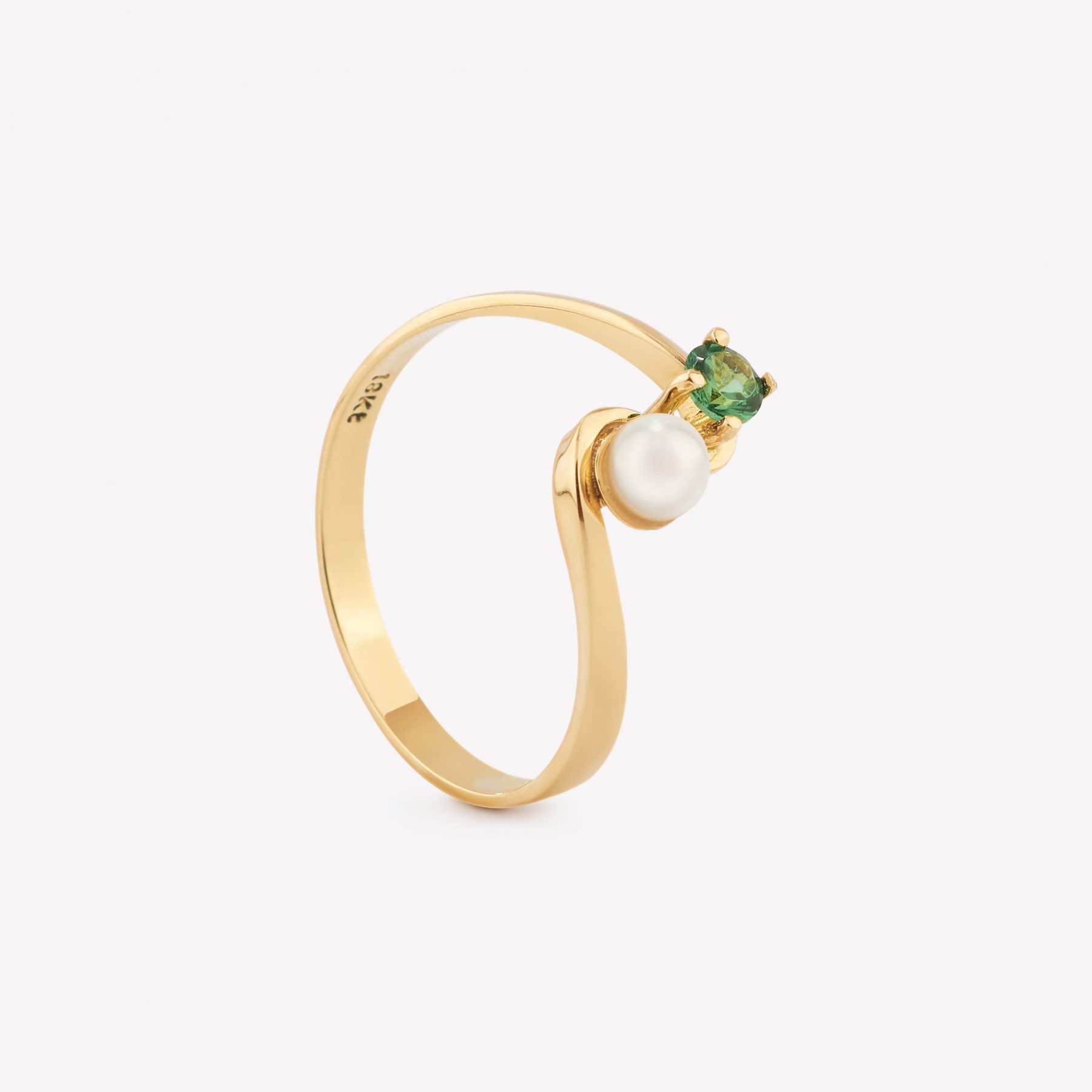 Anillo oro 18k amarillo, Tú y Yo con Esmeralda natural y Perla Cultivada.