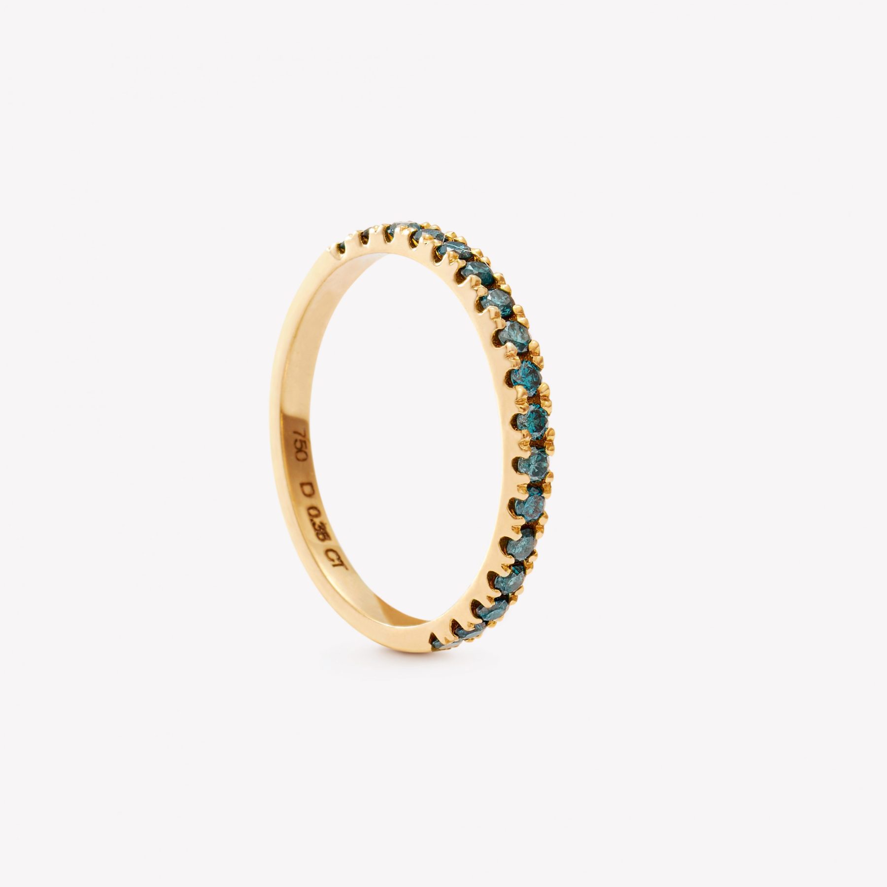 Anillo oro 18k amarillo, con Diamantes azules.