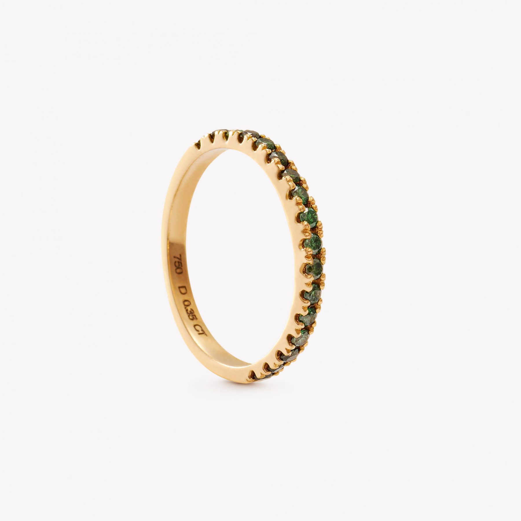 Anillo oro 18k amarillo, con Diamantes Verdes.