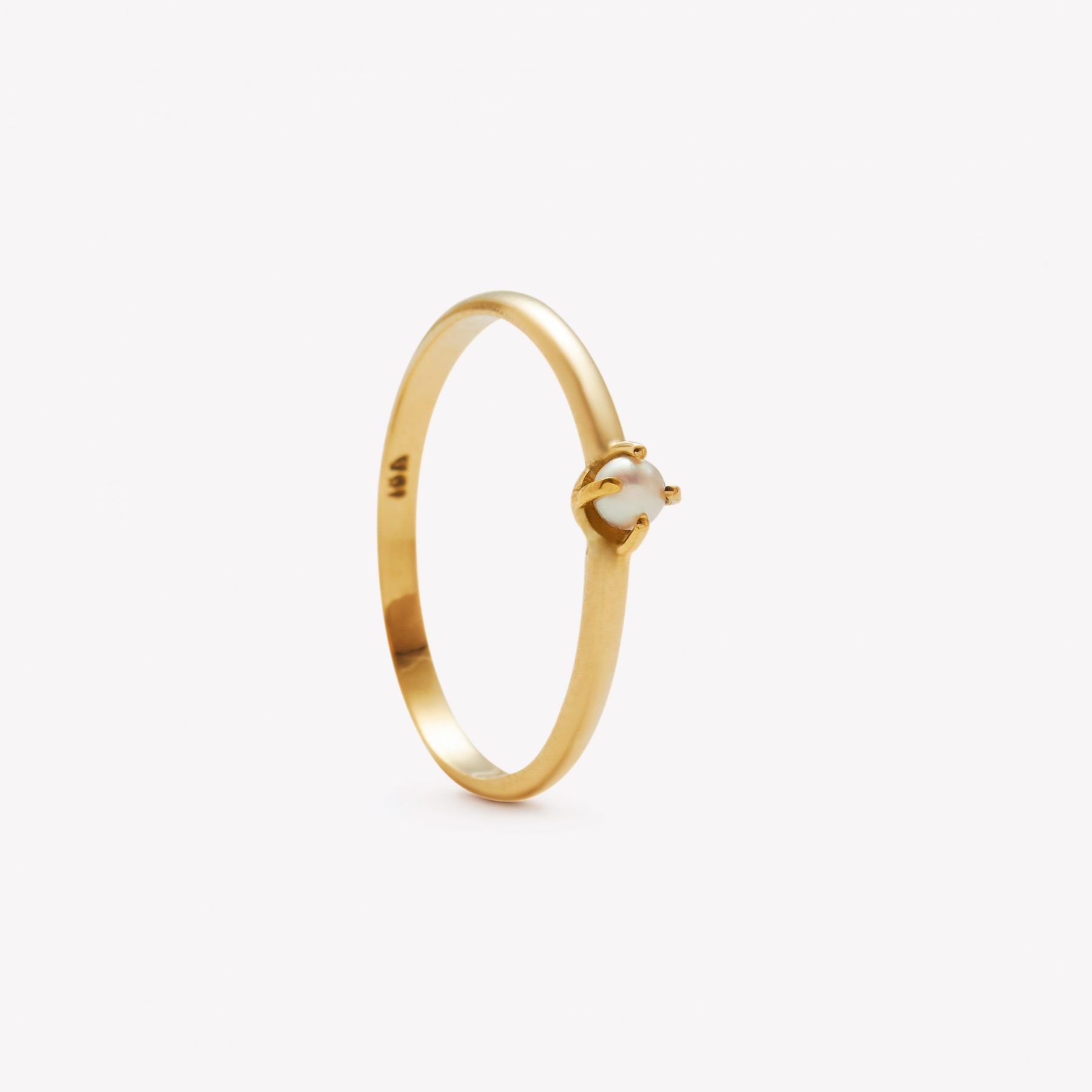 Anillo oro 18k amarillo, ilusión con Perla.