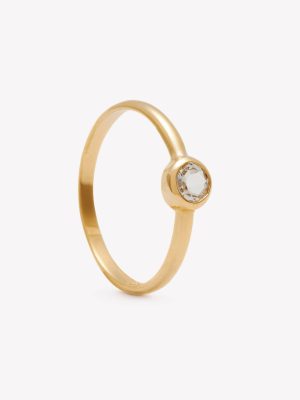 Anillo coro 18k amarillo. biselado con aguamarina.