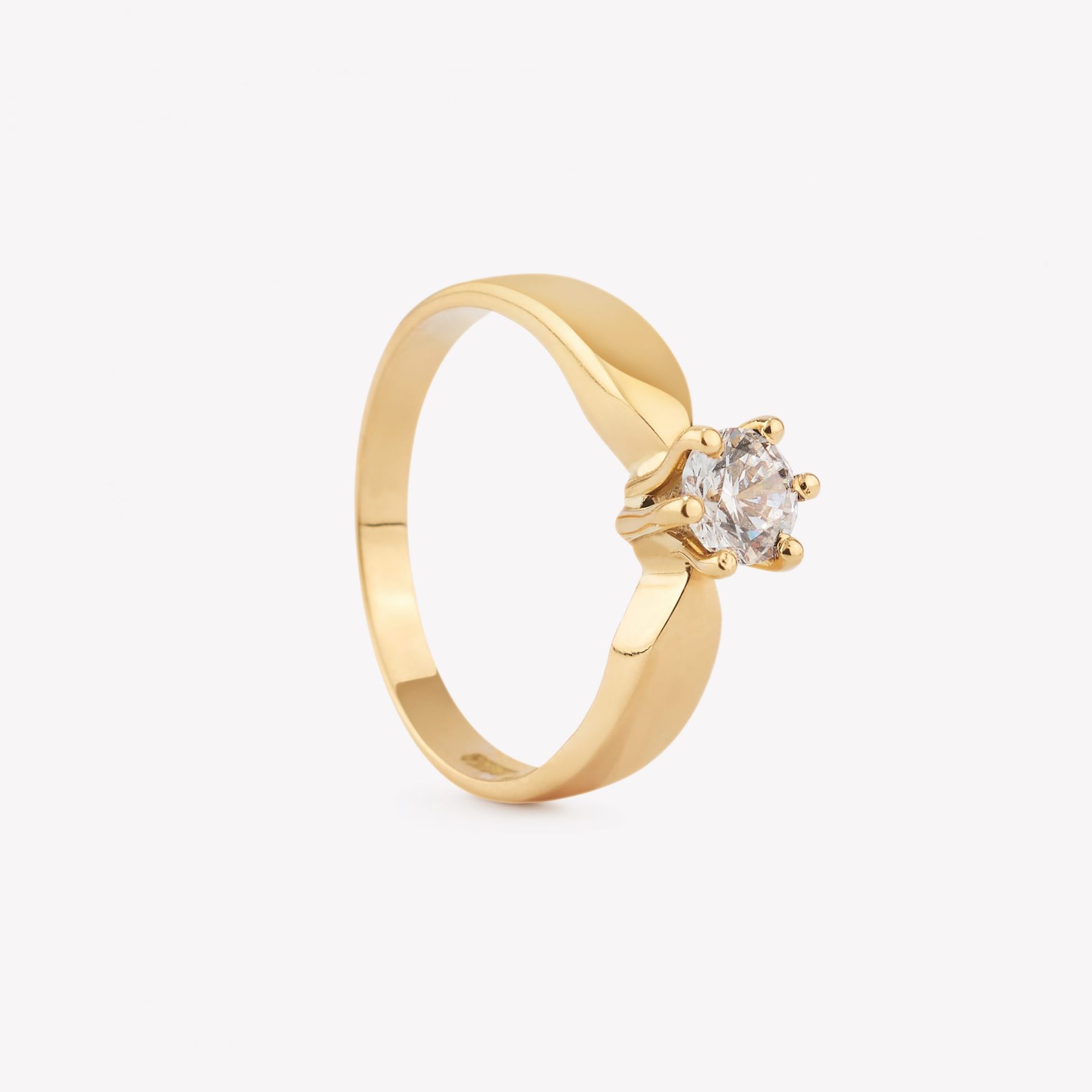 Anillo oro 18k amarillo, Compromiso con Brillante Moissanita.