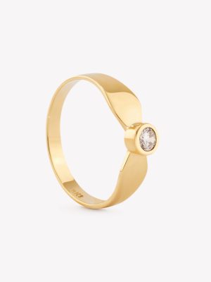 Anillo oro 18k amarillo, Biselado con Moissanite.