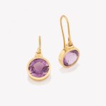 Aretes 18k amarillo, bisel Amatista con Azas.
