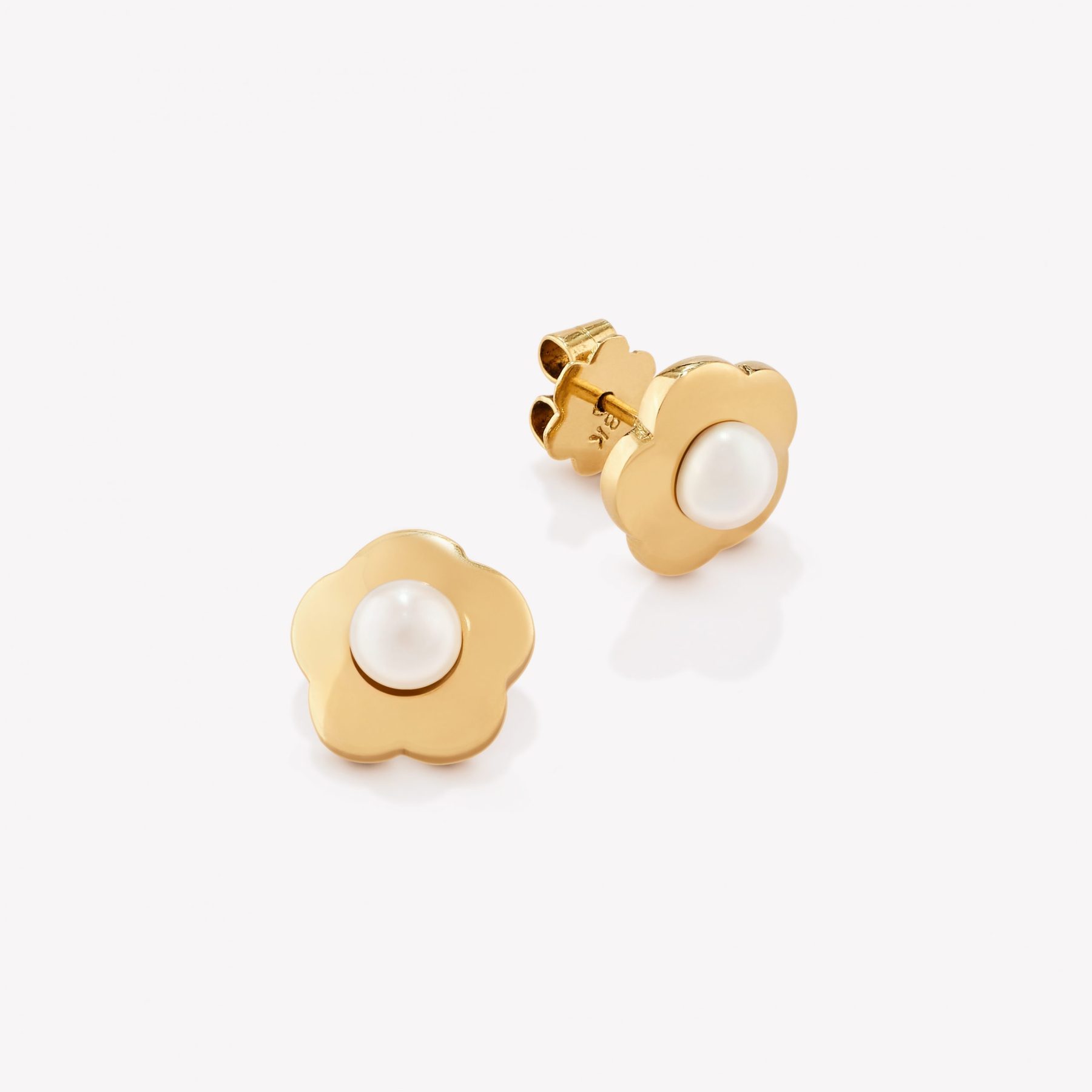 Aretes en oro 18k. amarillo, Trebol con Perla Cultivada.