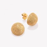 Aretes 18k amarillo, media bomba con escarchado.