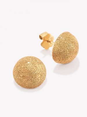Aretes 18k amarillo, media bomba con escarchado.