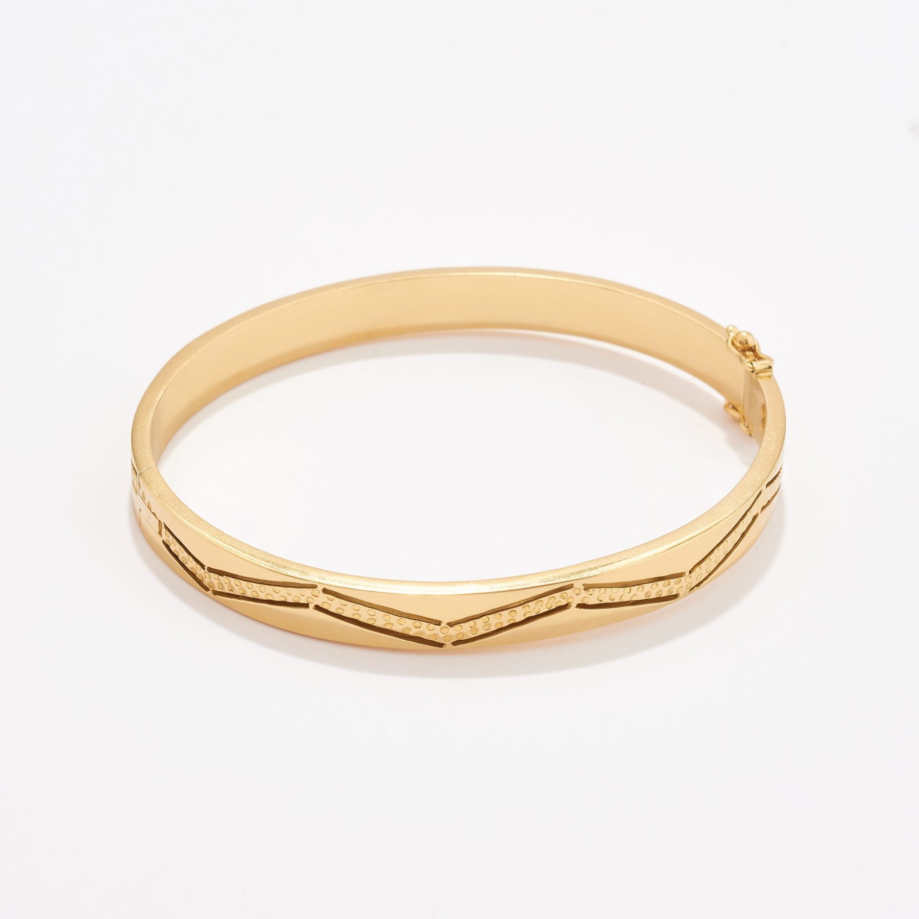 Semanario en oro 18k. amarillo con diseño Zig Zag.