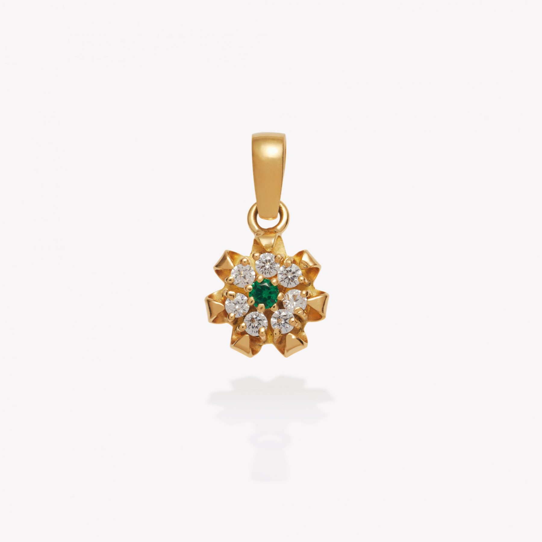 Dije oro 18k amarillo, Margarita con Esmeralda y Circonios.