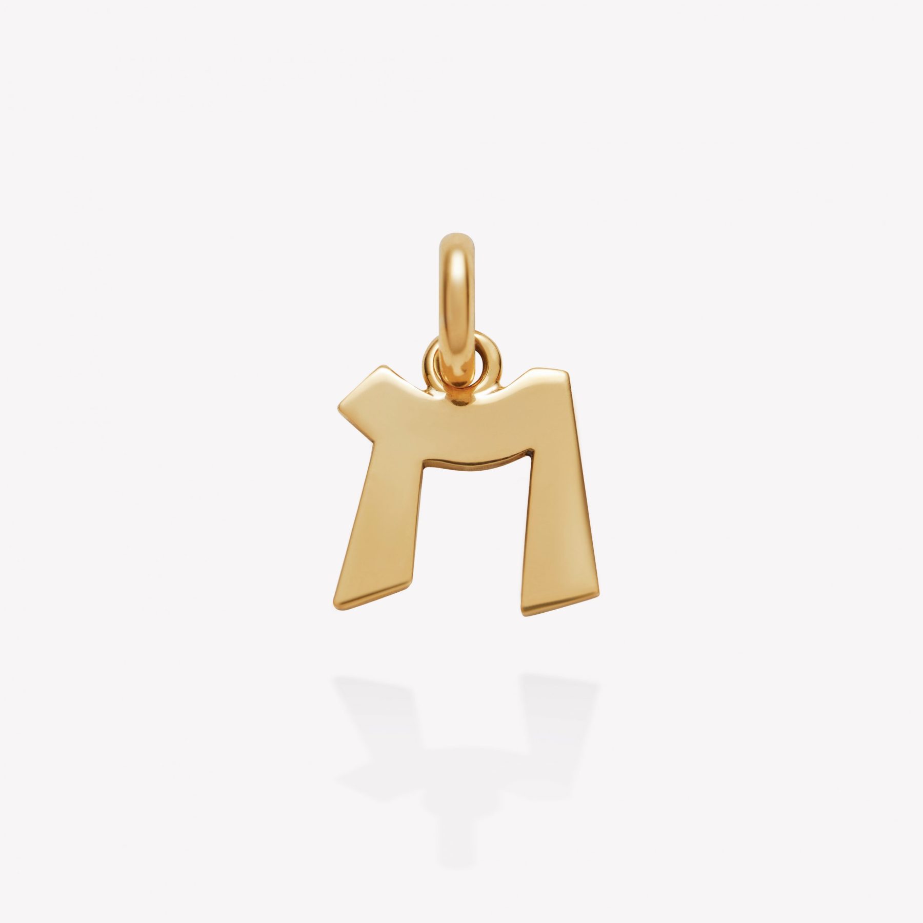 Dije oro 18k amarillo, Inicial M.