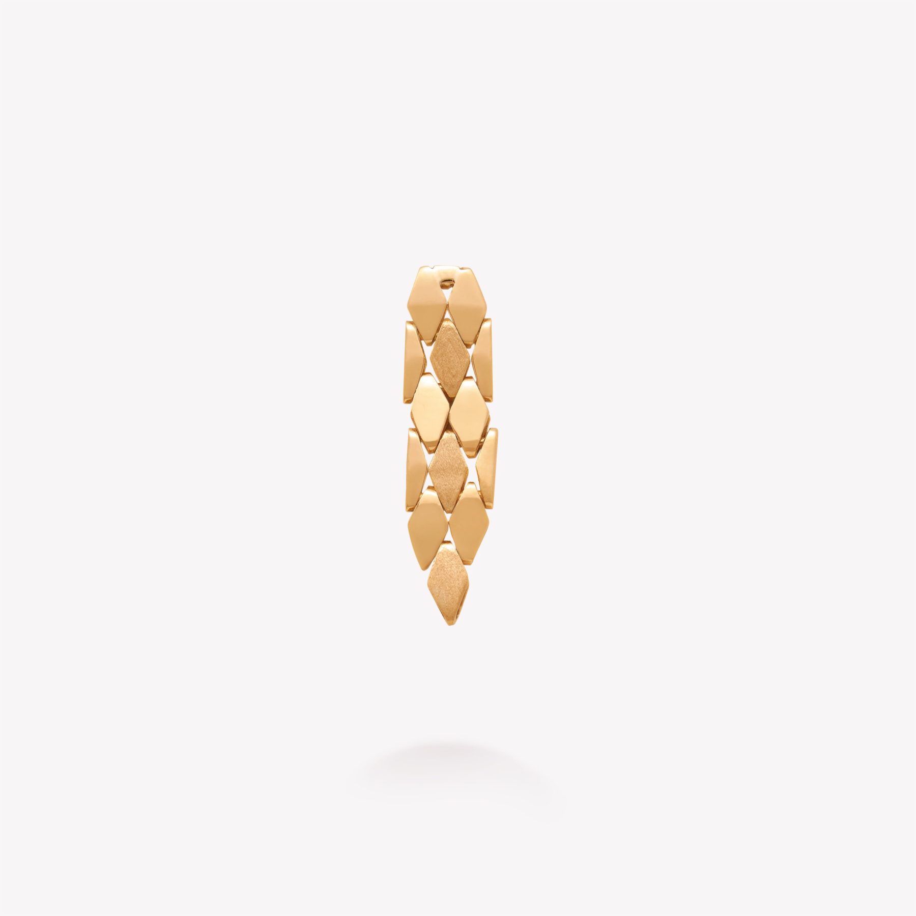 Dije oro 18k amarillo, tejido rombo satinado.