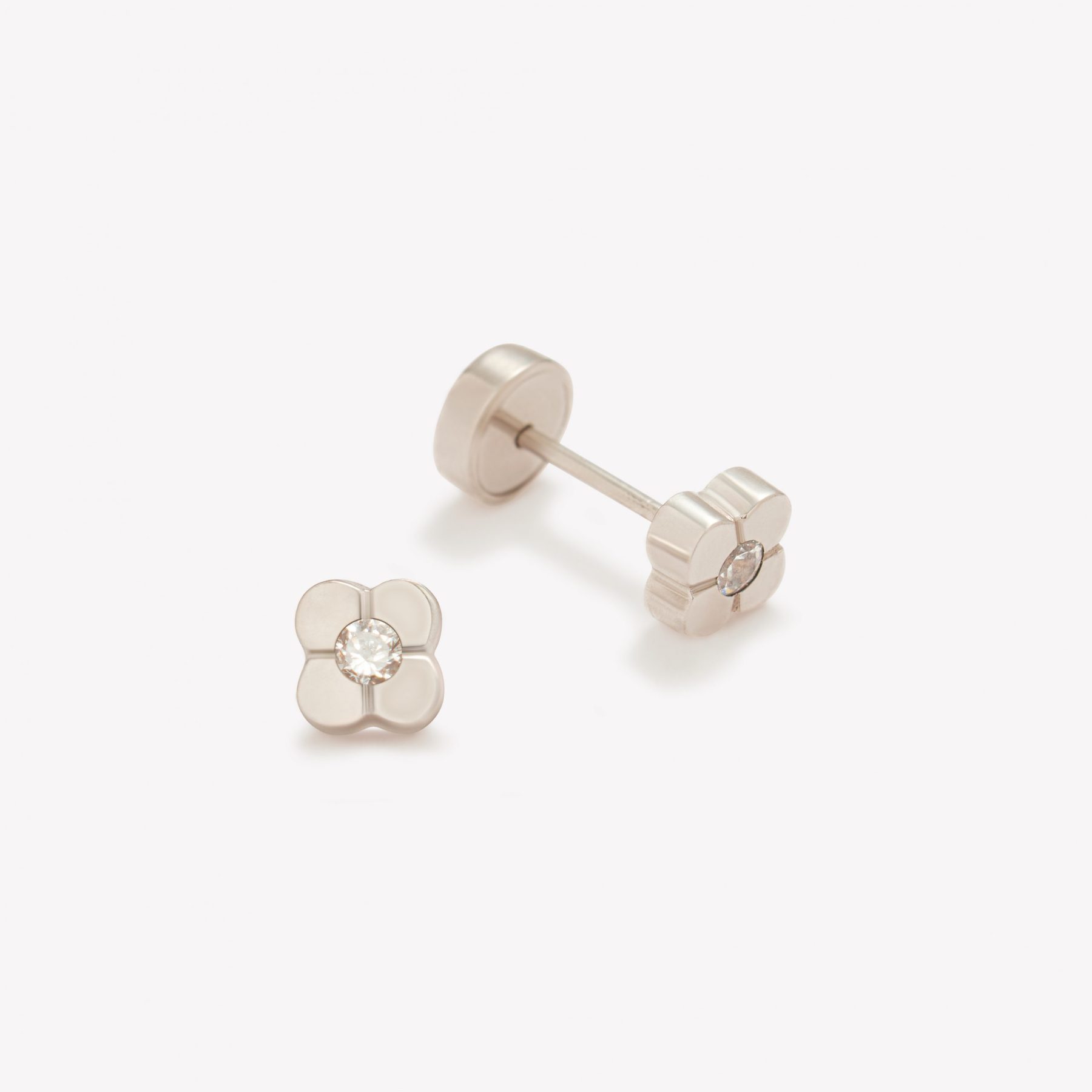 Arete oro 18k Blanco, Trébol con Circón.