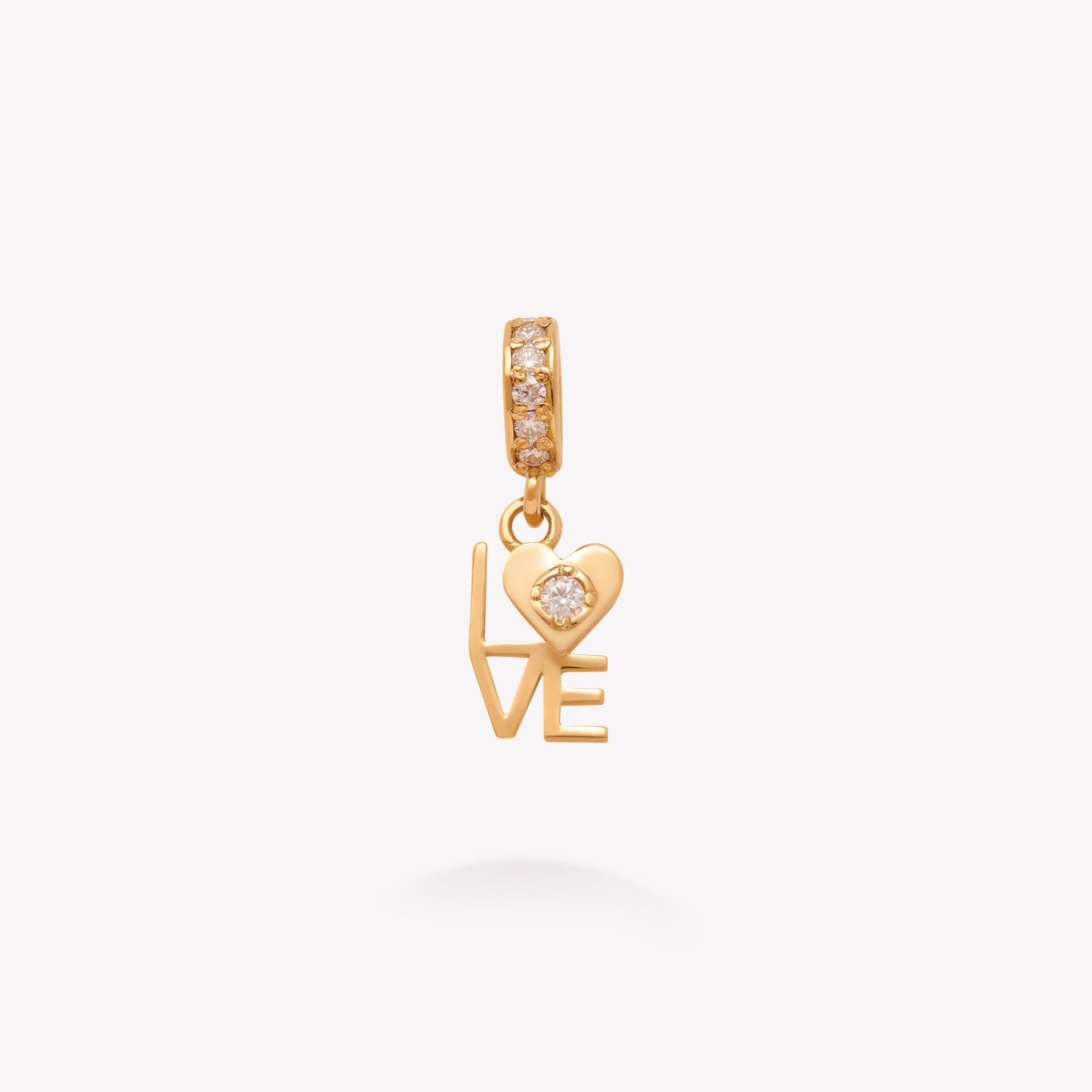 Dije oro 18k amarillo, LOVE con moissanitas.