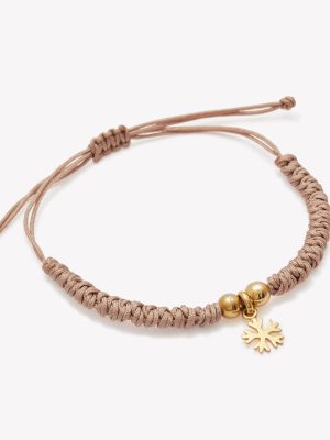 Pulsera con macrame y dije Copo de Nieve en oro 18k amarillo.