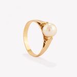 Anillo Tradicional con Perla Cultivada de Mar, Oro Amarillo