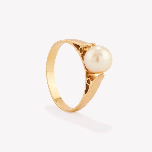 Anillo Tradicional con Perla Cultivada de Mar, Oro Amarillo
