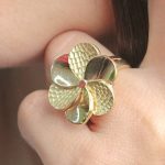 Anillo oro 18k amarillo, Pétalos.