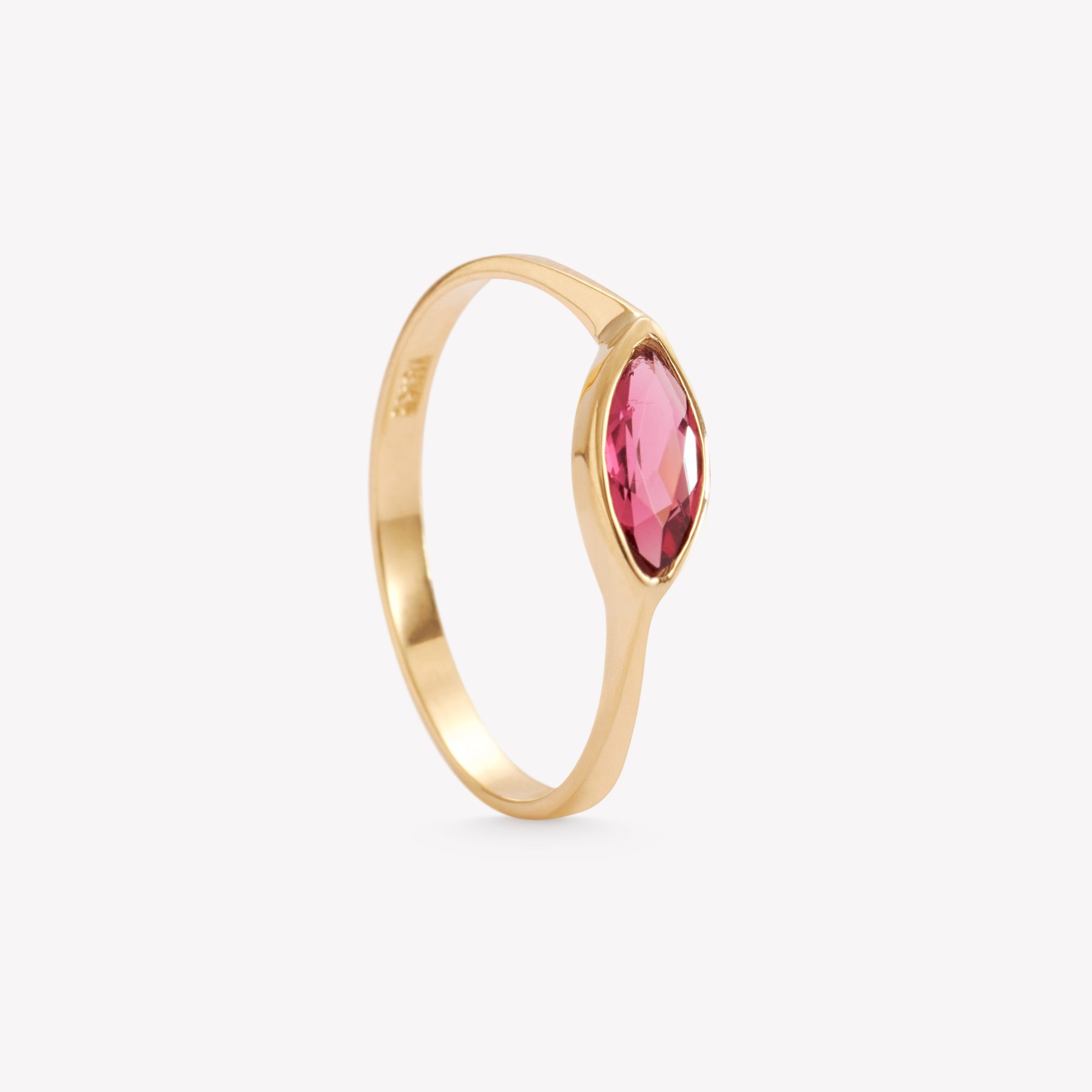 Sortija oro 18k amarillo, Almendra Turmalina.