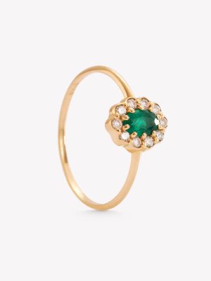 Anillo 18k amarillo, roseta con Esmeralda oval