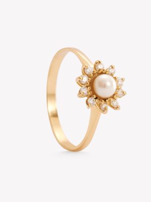 Anillo oro 18k amarillo, Roseta con Perla cultivada.