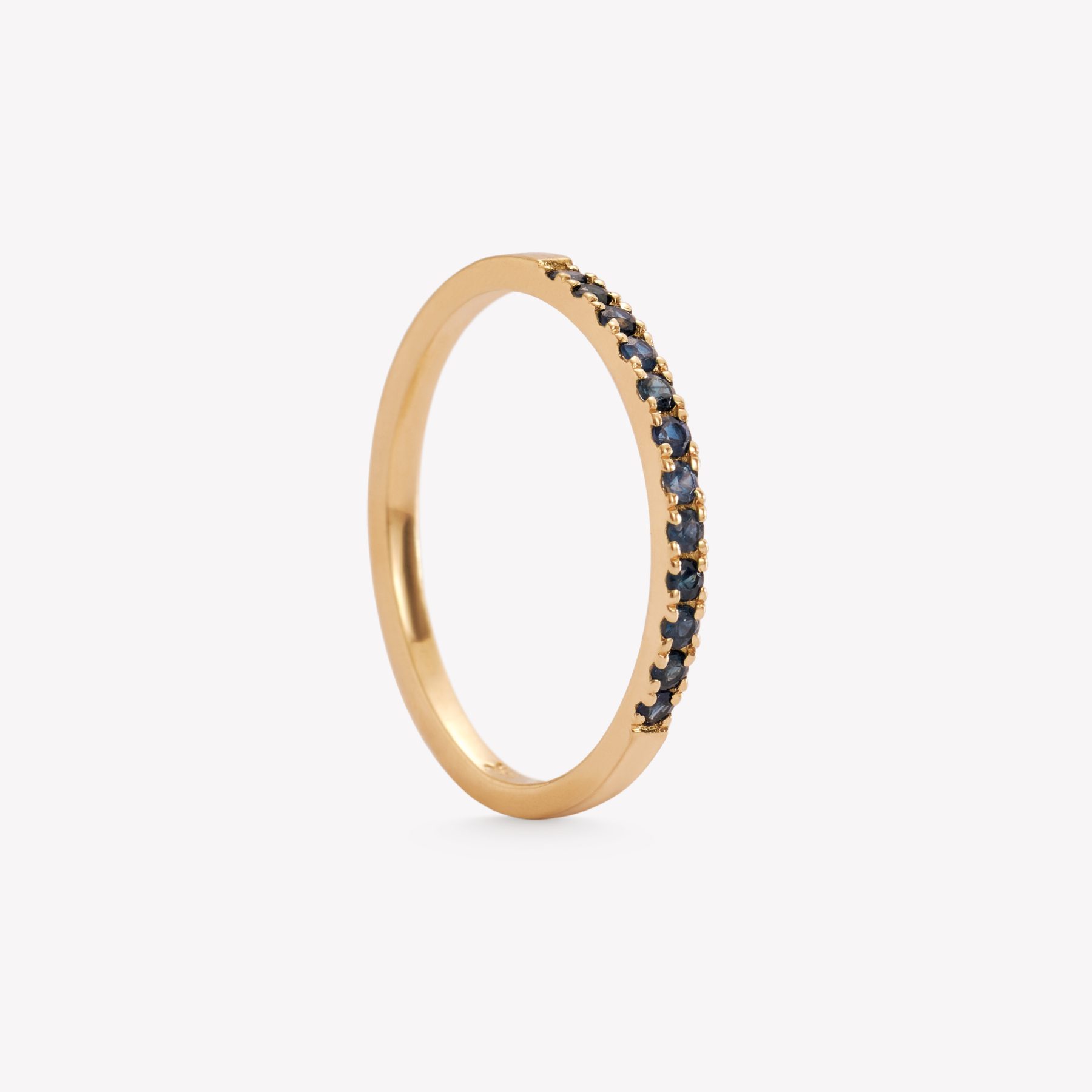 Anillo oro 18k amrillo, rivier con Zafiros azules
