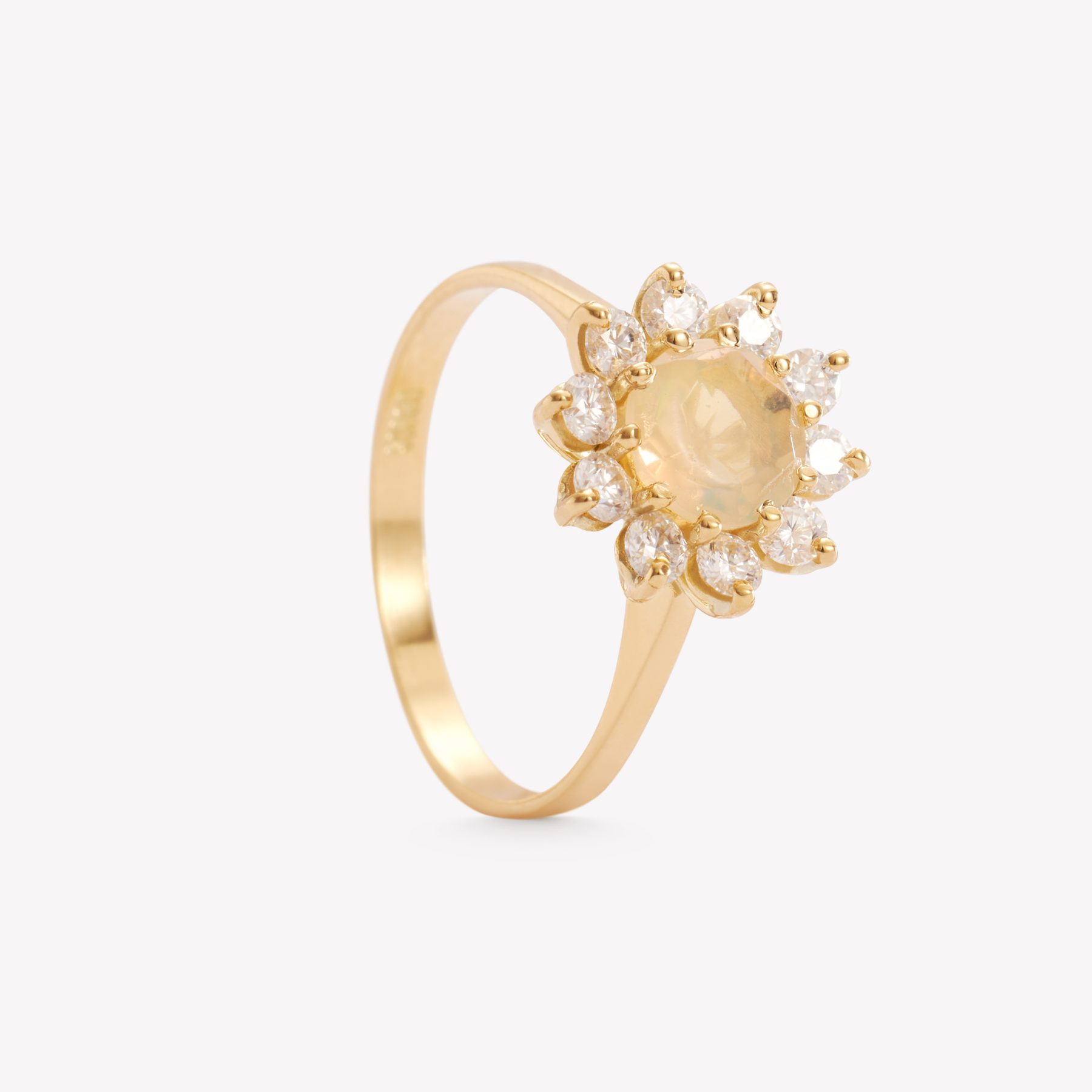 Anillo oro 18k amarillo, roseta con ópalo australiano