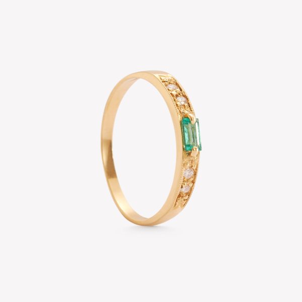 Anillo oro 18k amarillo, con Esmeralda.