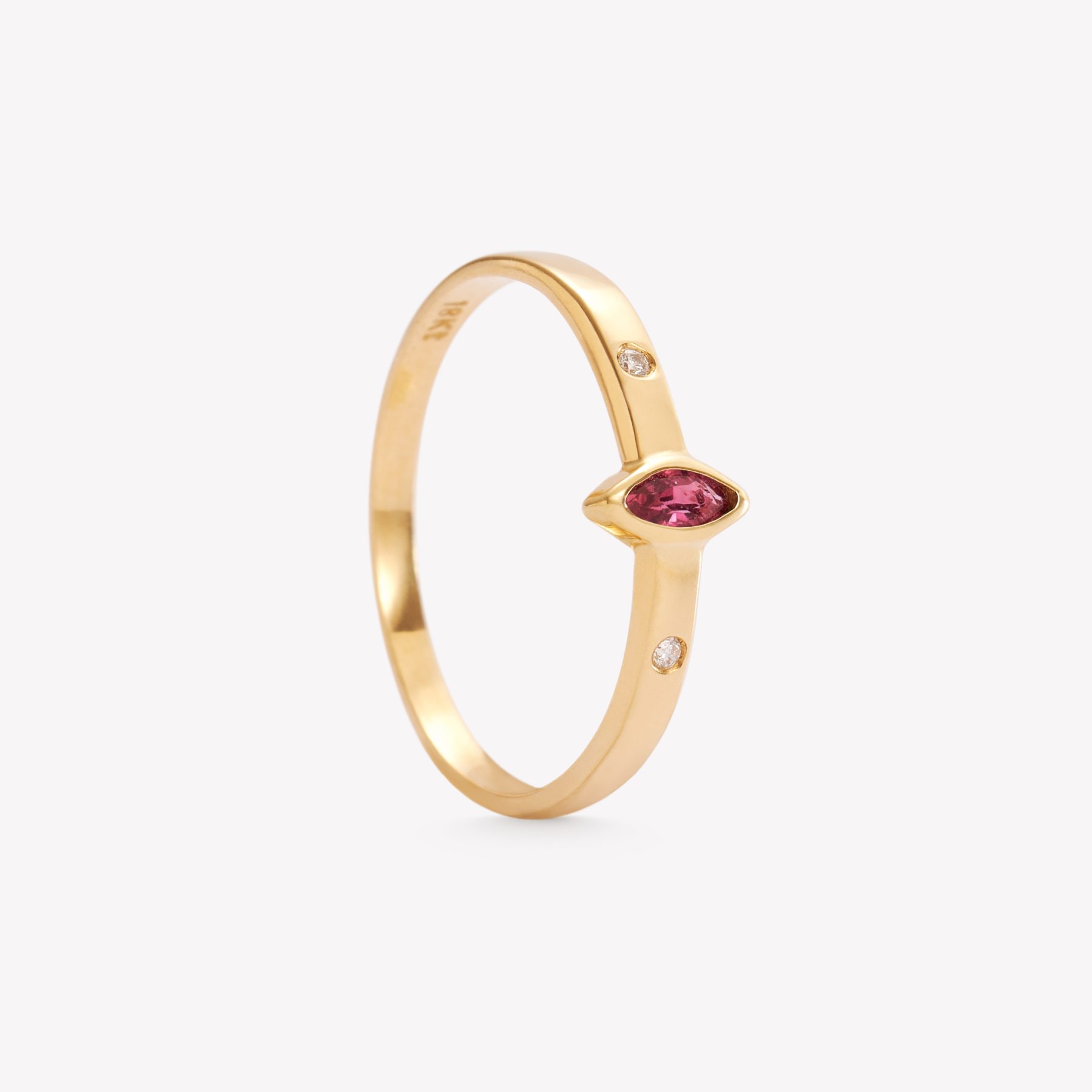 Anillo oro 18k, marquíz con RUBÍ