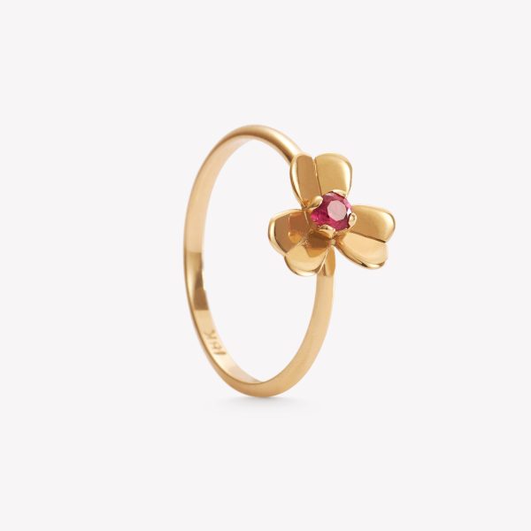 Anillo oro 18k amarillo, flor con rubí Natural.