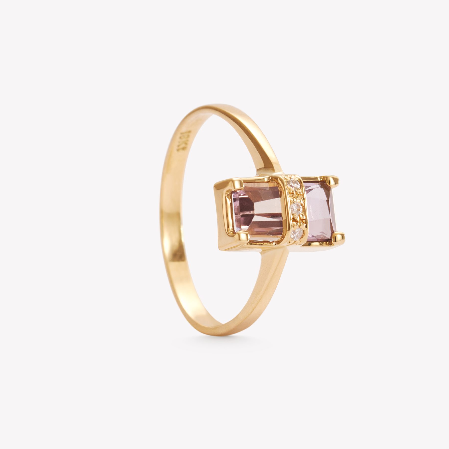Anillo oro 18k amarillo, princesa con Bolivianita corte Esmeralda