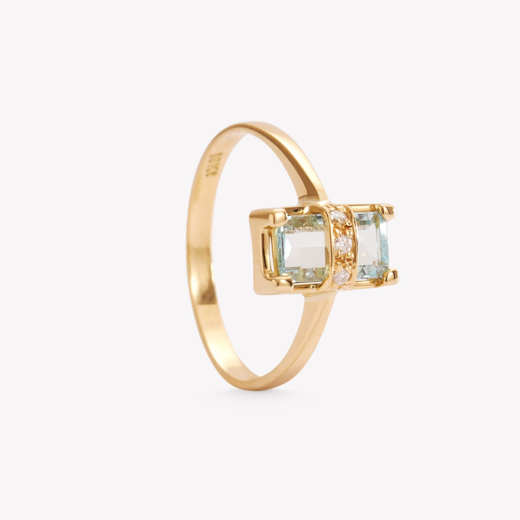 Anillo oro 18k amarillo, Princesa con Agua Marina.