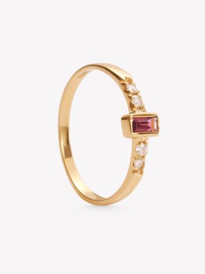 Anillo oro 18k amarillo, baggette con piedra Rodolita
