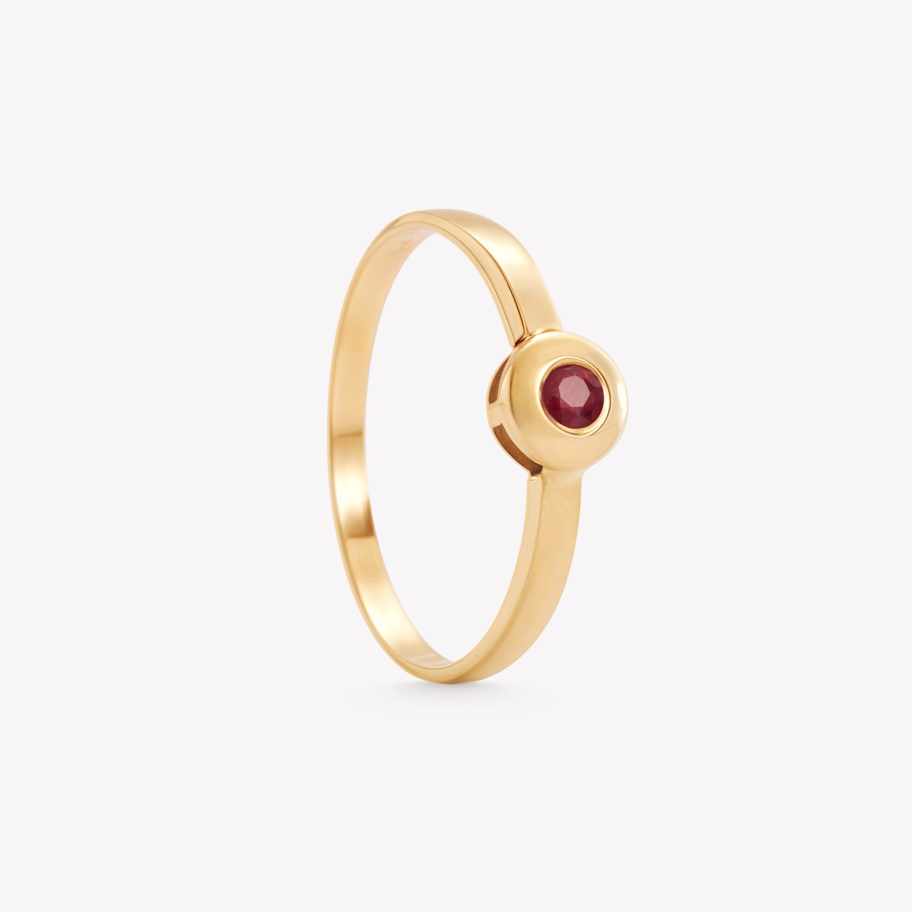 Sortija oro 18k amarillo, Punto Luz con Rubí