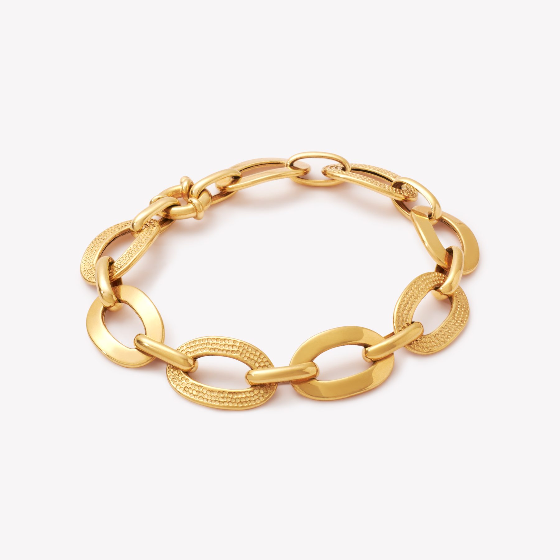 Pulsera oro 18k amarillo, Martillado y lustrado.