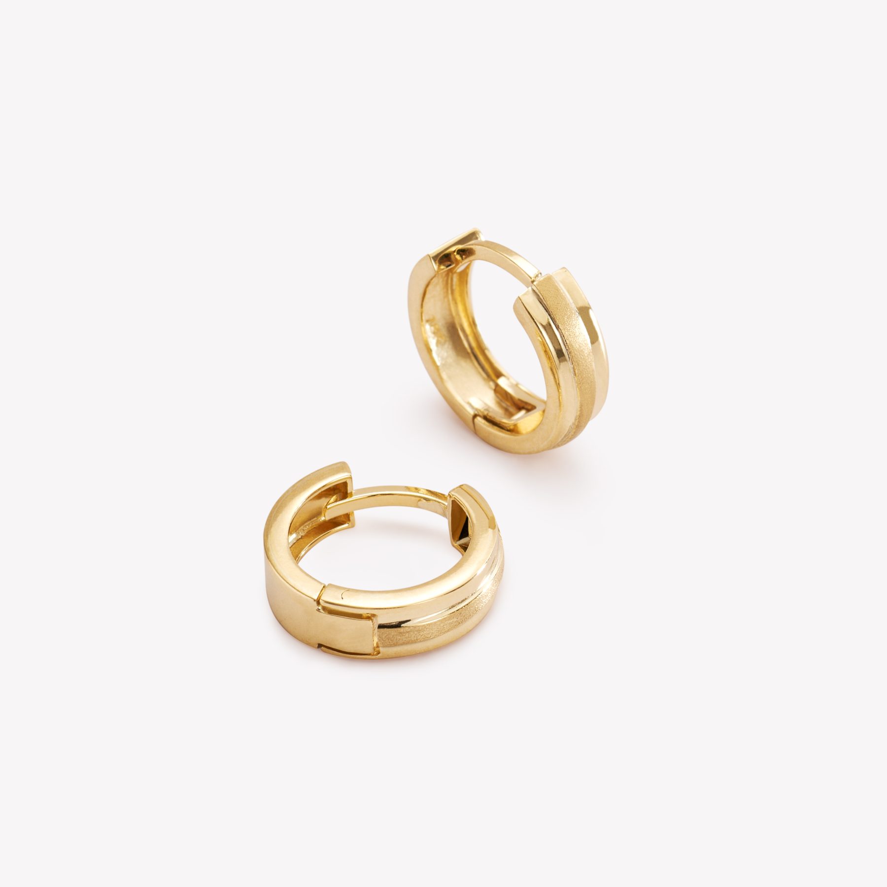 Argollas oro 18k Amarillo, Cinta satinado al Centro