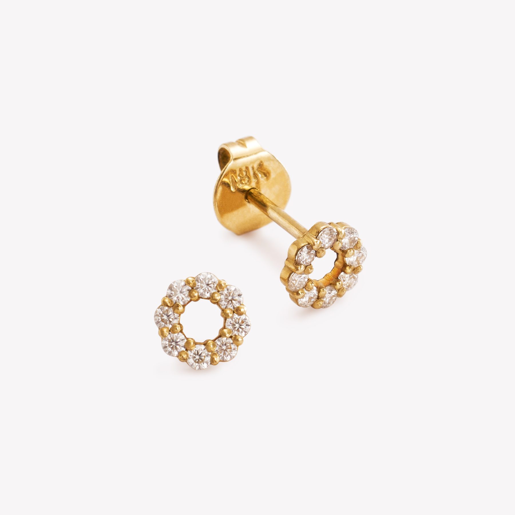 Aretes RIVIERE CIRCULAR CON MOISSANITAS en oro amarillo 18k