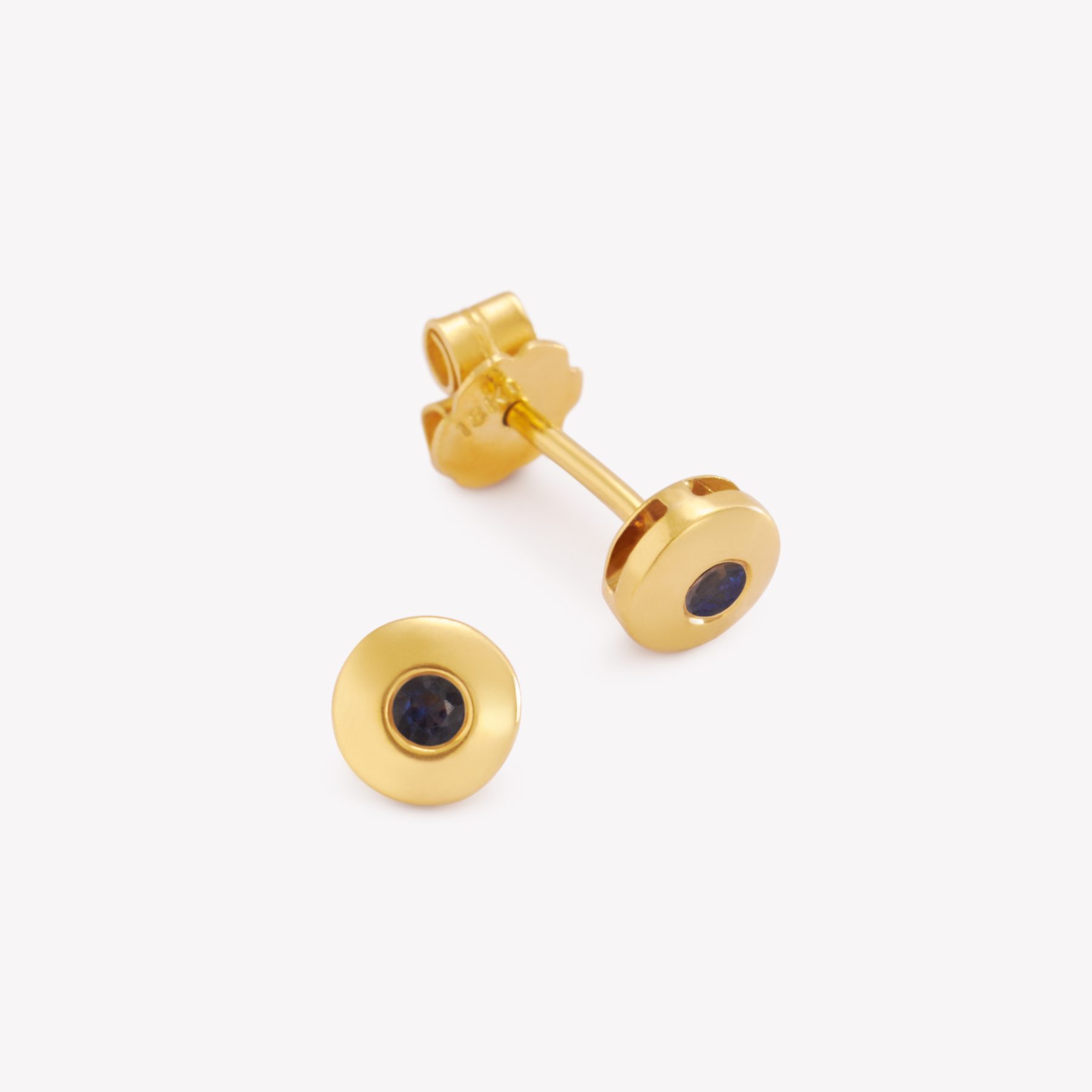Arete Punto Luce con Zafiro Azul Natural, Oro amarillo