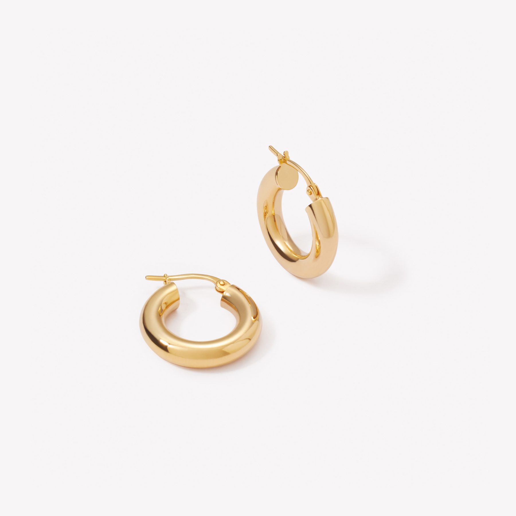ARGOLLAS TUBULARES en oro amarillo 18k