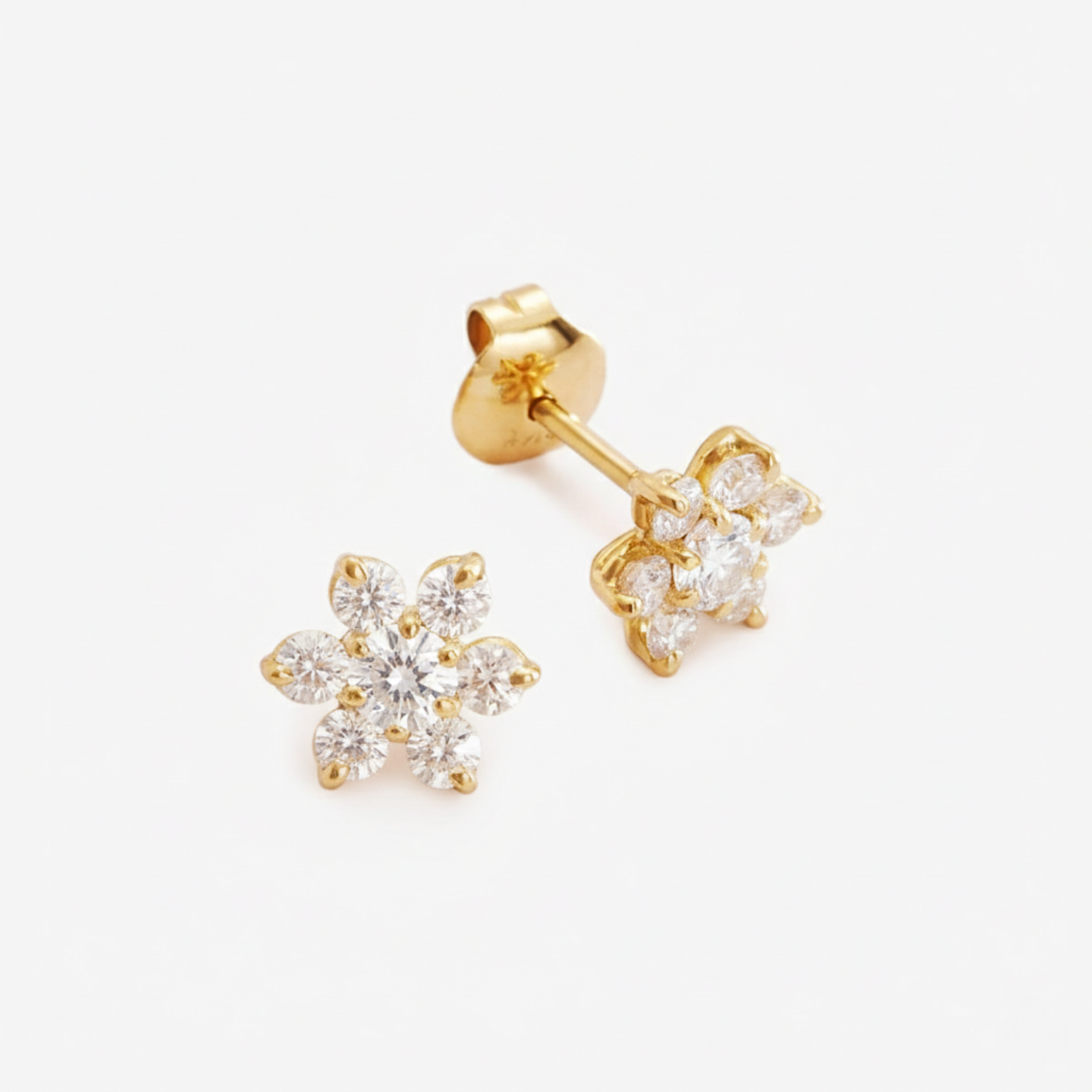 Aretes ROSETAS CON DIAMANTES DE LABORATORIO en oro amarillo 18k