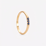Anillo CINTA CON 3 ZAFIROS AZULES en oro amarillo 18k