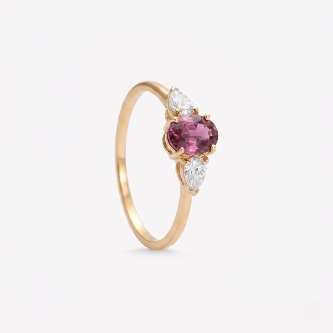 Anillo ZAFIRO ROSA OVAL CON MOISSANITAS en oro amarillo 18k