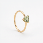 Anillo TURMALINA VERDE TRILLÓN en oro amarillo 18k