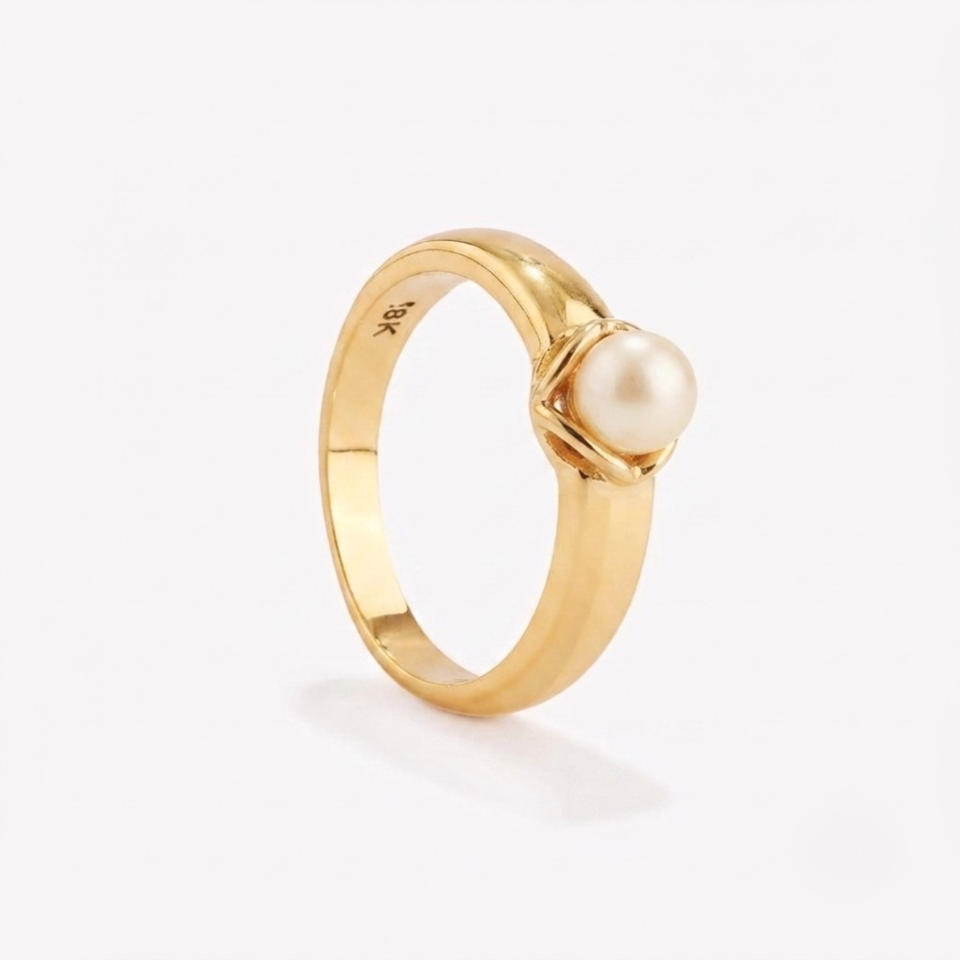 Anillo REINA CORAZÓN CON PERLA CULTIVADA y oro amarillo 18k